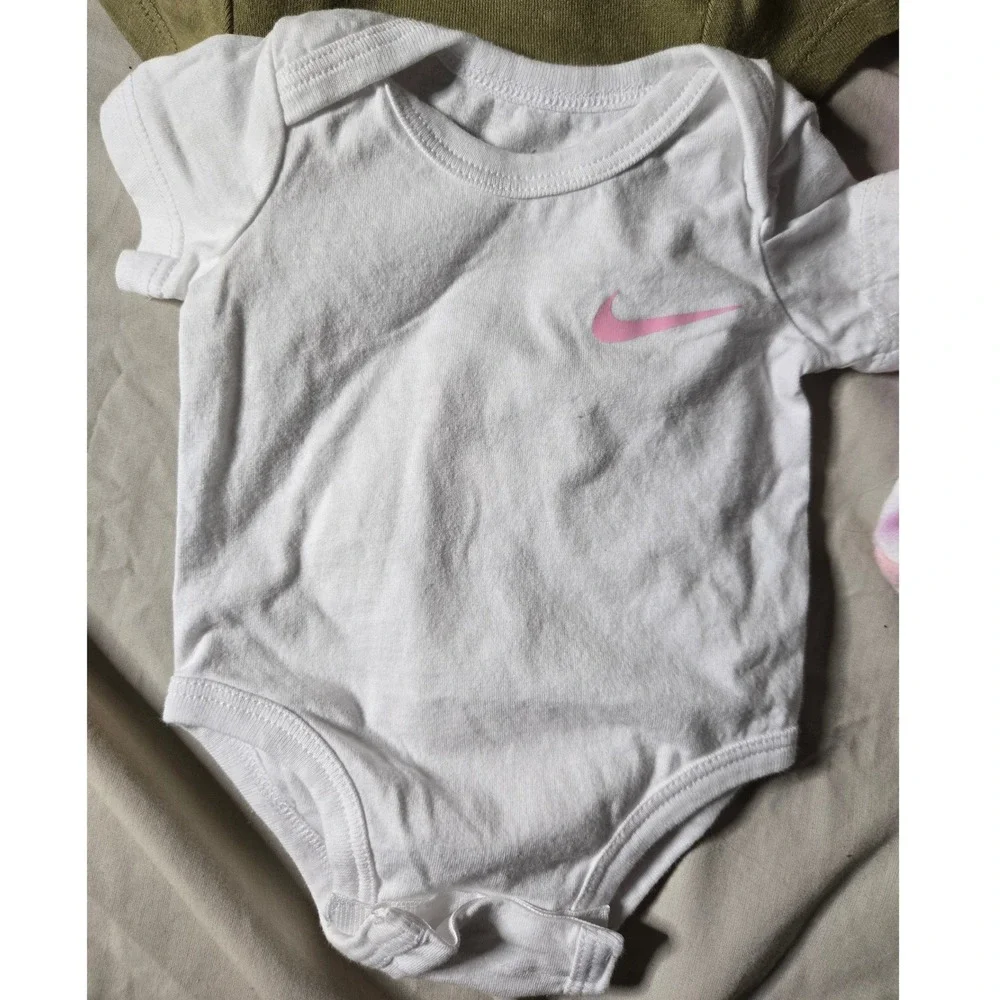 Nike and Cloud Island Baby Girl Newborn Bodysuit and Sleeper Bundle 6 Piece‎ Lot - Picture 4 of 7
